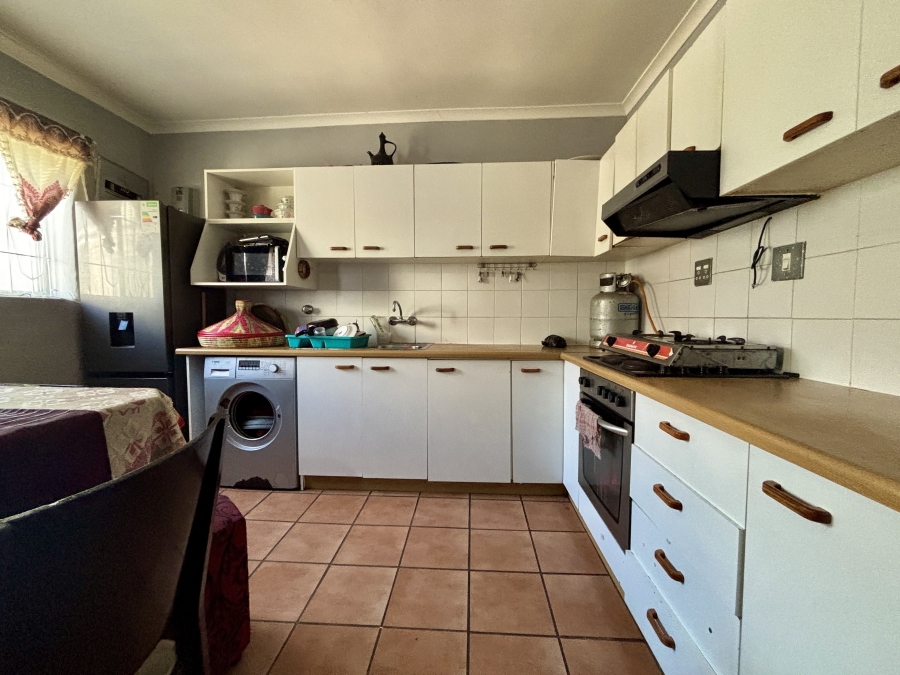 2 Bedroom Property for Sale in Oakglen Western Cape
